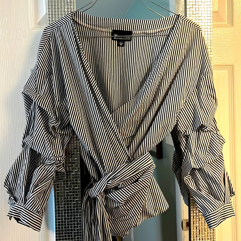 New York & Company! 7th Avenue Design Studio 3/4 length synched sleeve blouse!